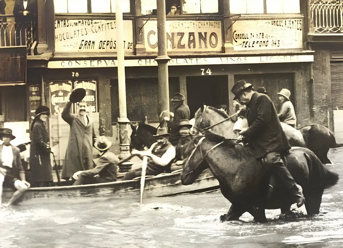 Inundación Calle Condell de Valparaíso, 1914 — 1914 | Chile de Ayer