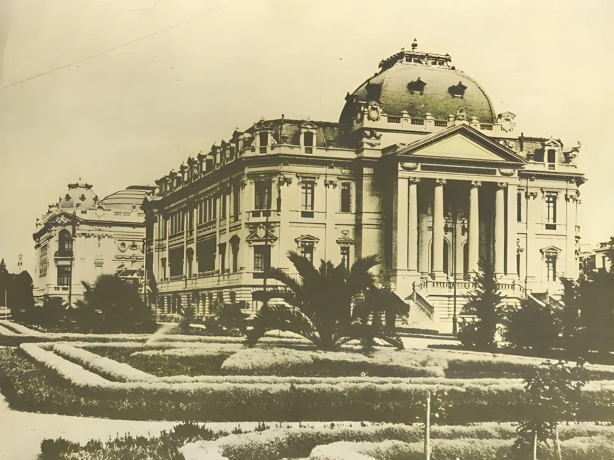 MAC en Parque Forestal, 1910 — Parque Forestal — 1910 | Chile de Ayer
