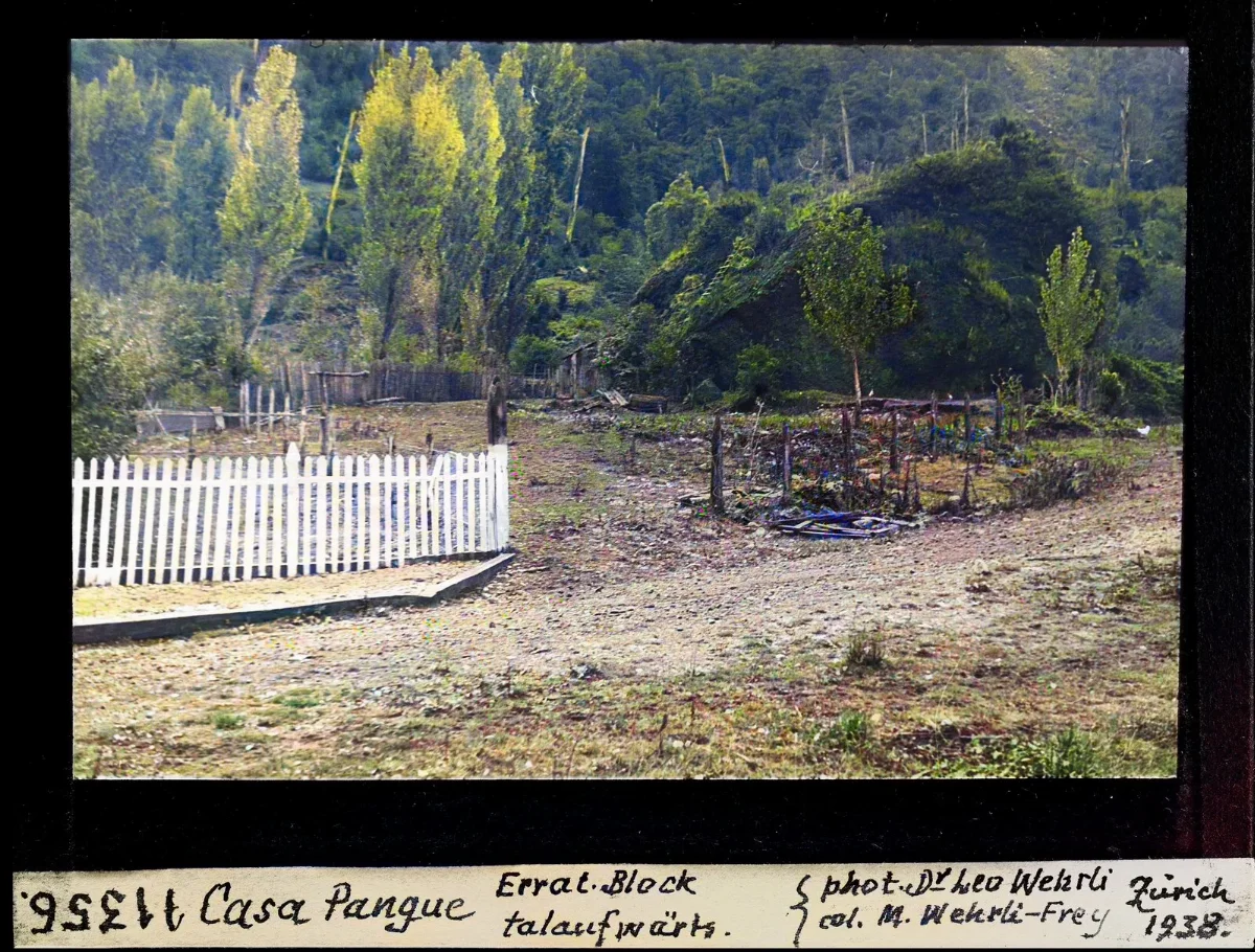 Bloque erratico en Casa Pangue, valle glaciar con alamos amarillos — aprox. 1938–1940 | Chile de Ayer