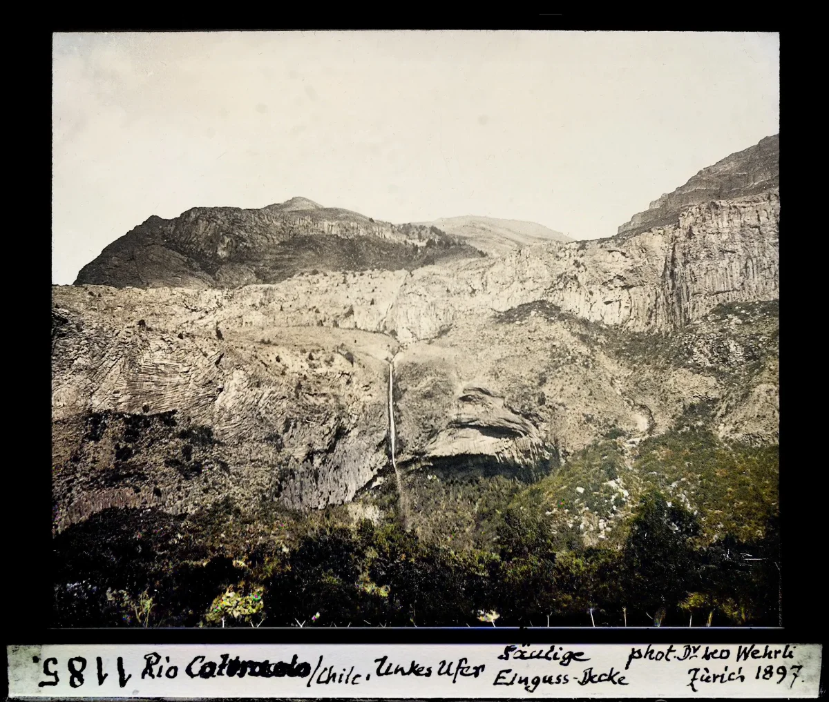 Rio Colorado, linkes Ufer, Säulige Einguss-Becken — 1897 | Chile de Ayer