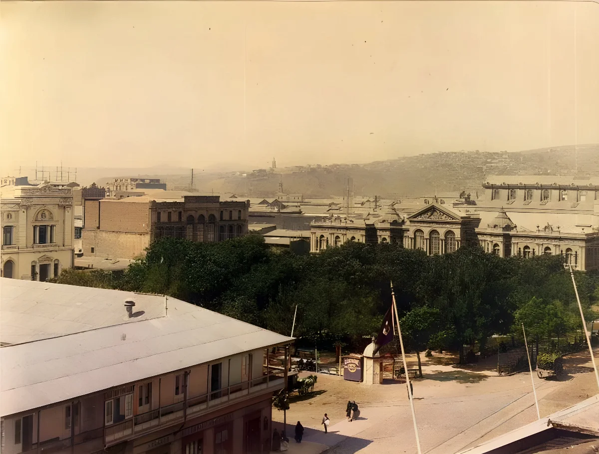 Plaza Victoria de Valparaíso en el año 1900. — 1900 | Chile de Ayer