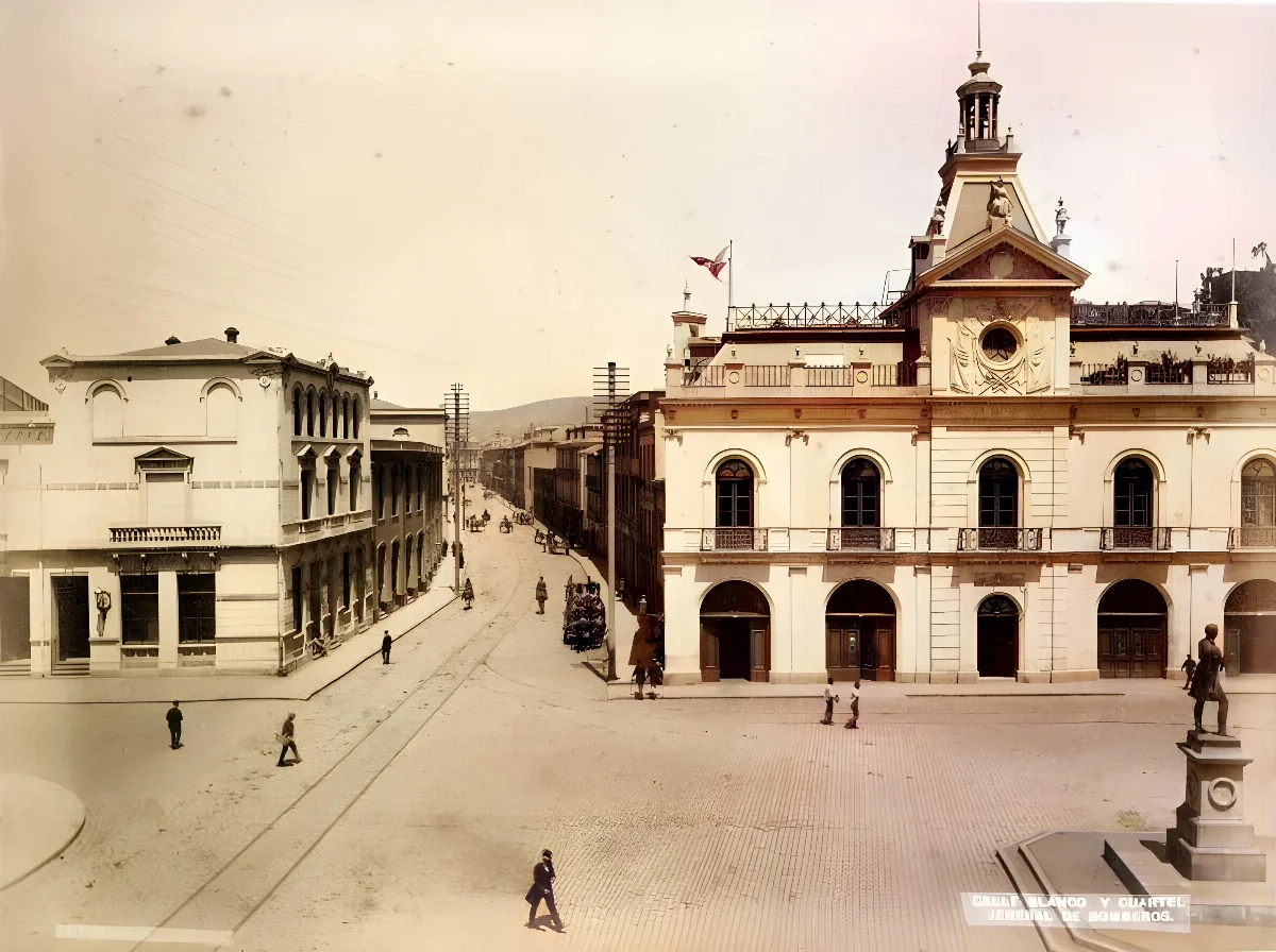 Calle Blanco de Valparaíso en 1888 — Plaza Sotomayor — 1888 | Chile de Ayer