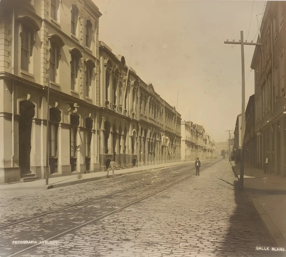 Calle Blanco de Valparaíso, 1888 — 1888 | Chile de Ayer