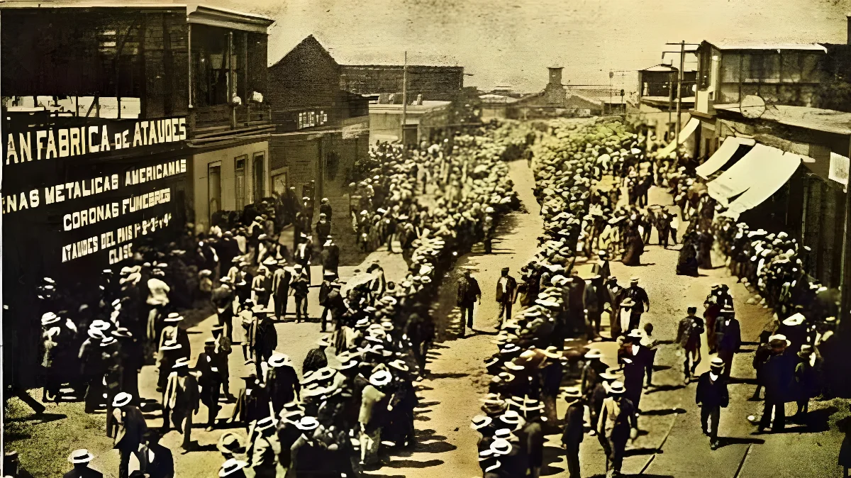 Chile Operarios en huelga abriendo calle para recibir a los obreros de la pampa, 1907 — 1907 | Chile de Ayer