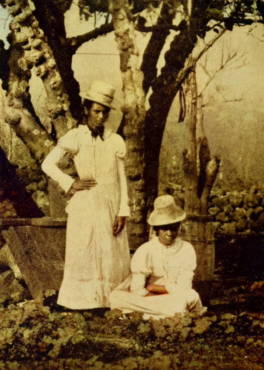Easter Island Women, 1914–1915 — Isla de Pascua — 1914 | Chile de Ayer