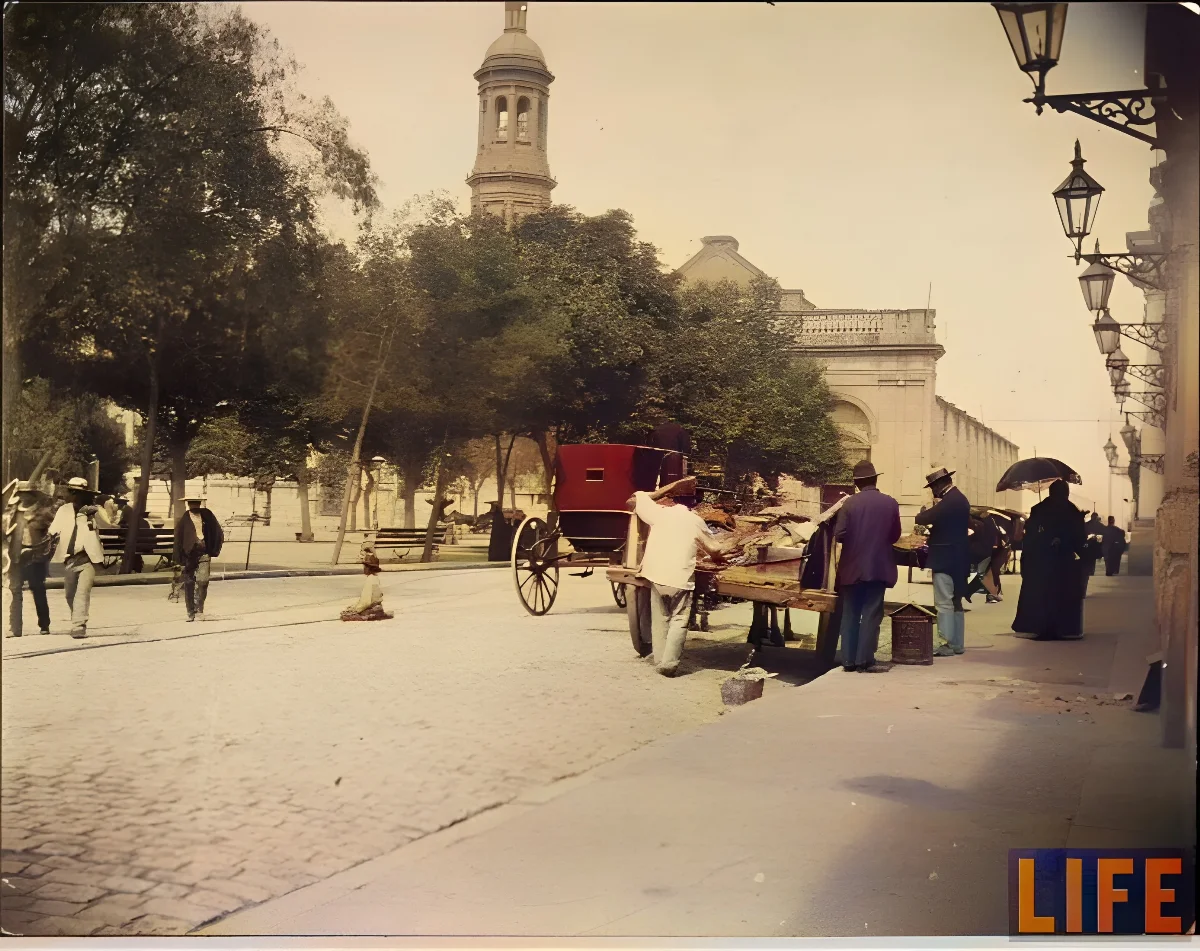 Plaza de Armas 1906 — 1895 | Chile de Ayer