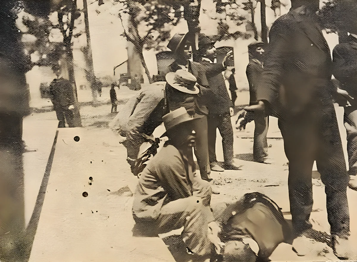 Herido a piedra, primer muerto en la Alameda (1905) — 1905 | Chile de Ayer