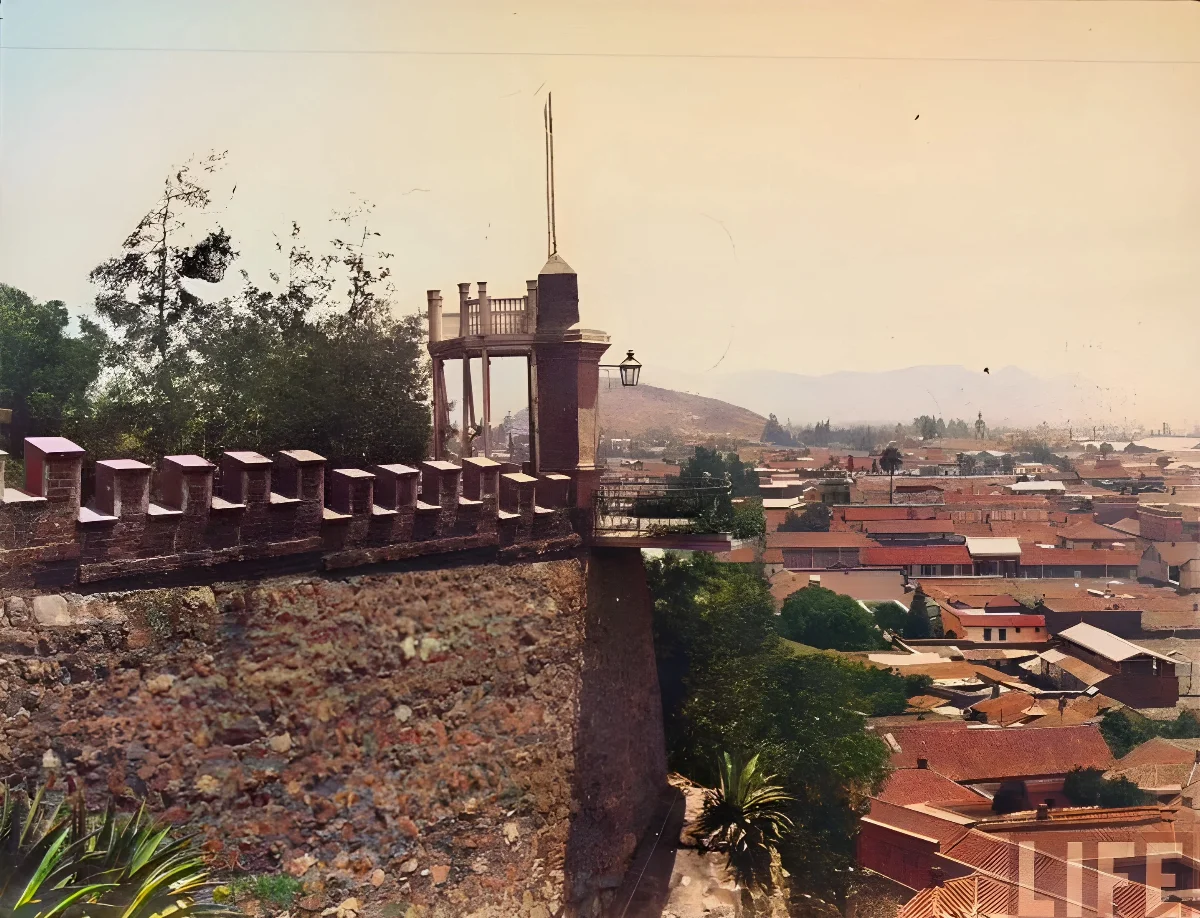 Balcon del cerro santa lucia — 1890 | Chile de Ayer