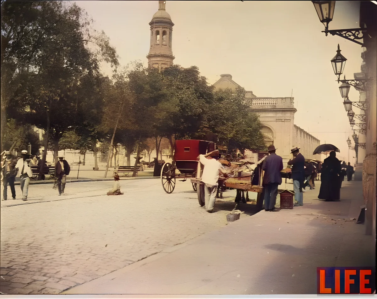 Plaza de Armas de Santiago 1900 — Plaza de Armas de Santiago — 1900 | Chile de Ayer