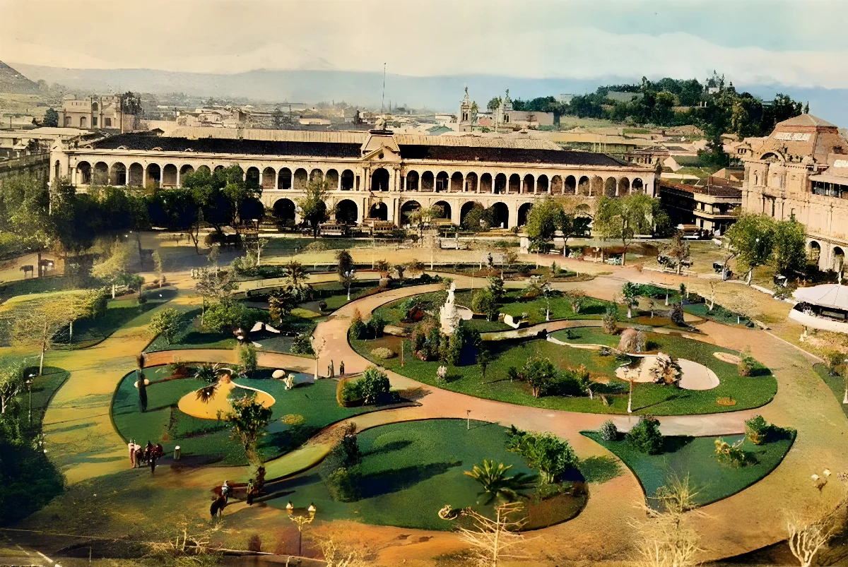 Plaza de Armas de Santiago en 1890 — 1890 | Chile de Ayer