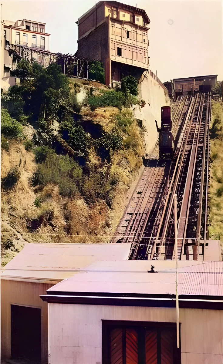 Ascensor Artillería de Valparaíso en el año 1910 — 1910 | Chile de Ayer