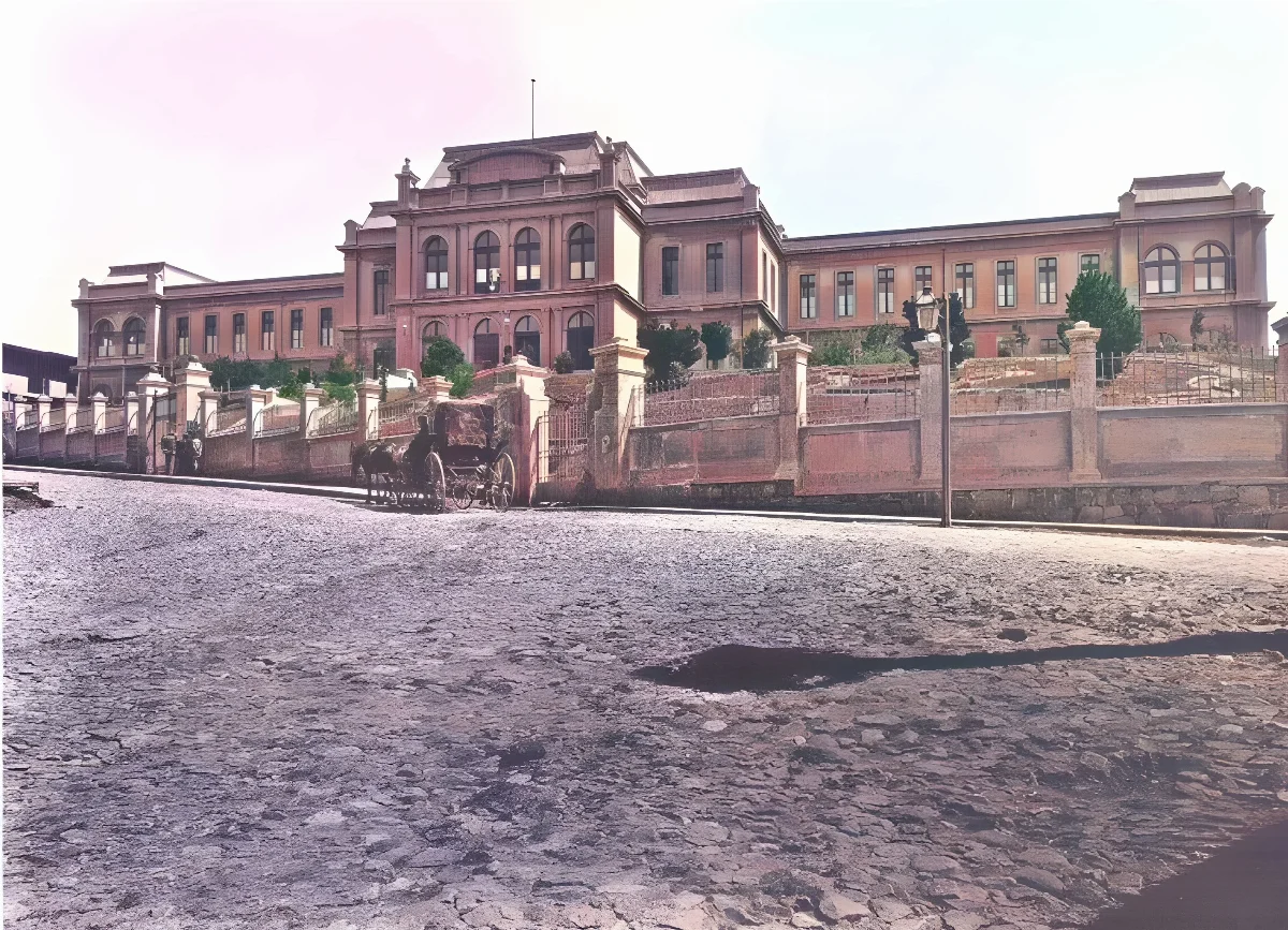 La antigua Escuela Naval de Chile, 1900 — 1900 | Chile de Ayer
