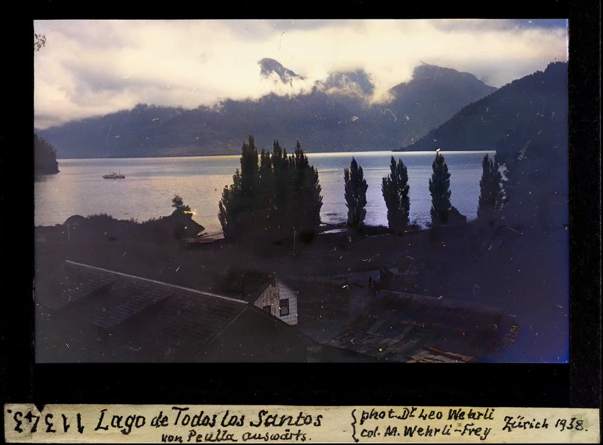 Diapositiva coloreada del lago Todos los Santos desde Peulla (1938) — aprox. 1938–1940 | Chile de Ayer