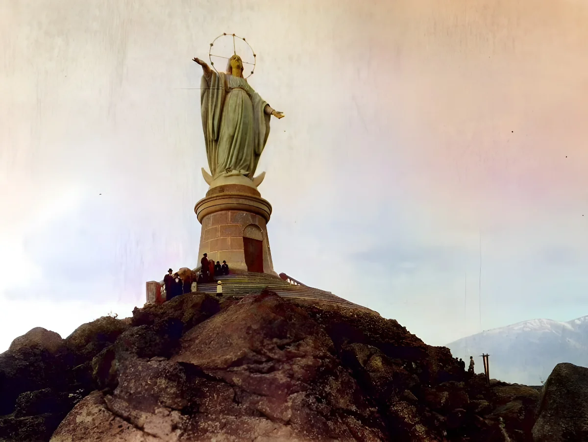 La Virgen del Cerro San Cristóbal de Santiago, 1920 — Virgen del Cerro San Cristóbal — 1920 | Chile de Ayer