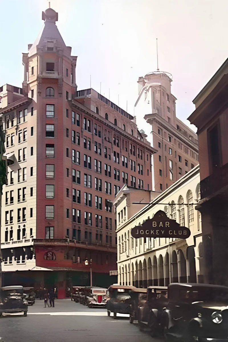Calle Nueva York y Edificio Ariztía, entre 1920 y 1930. — 1920 | Chile de Ayer