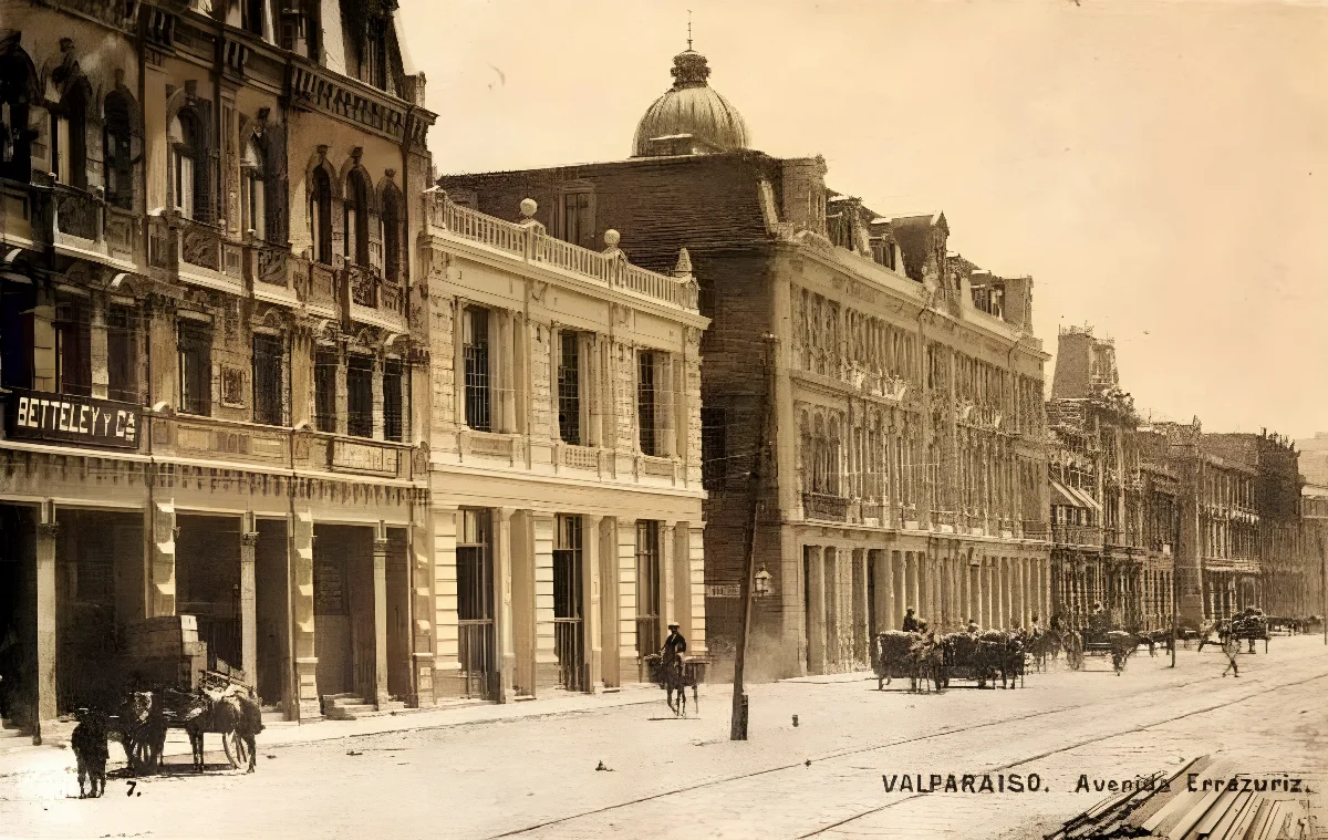 Avenida Errázuriz de Valparaíso, circa 1900. — 1900 | Chile de Ayer