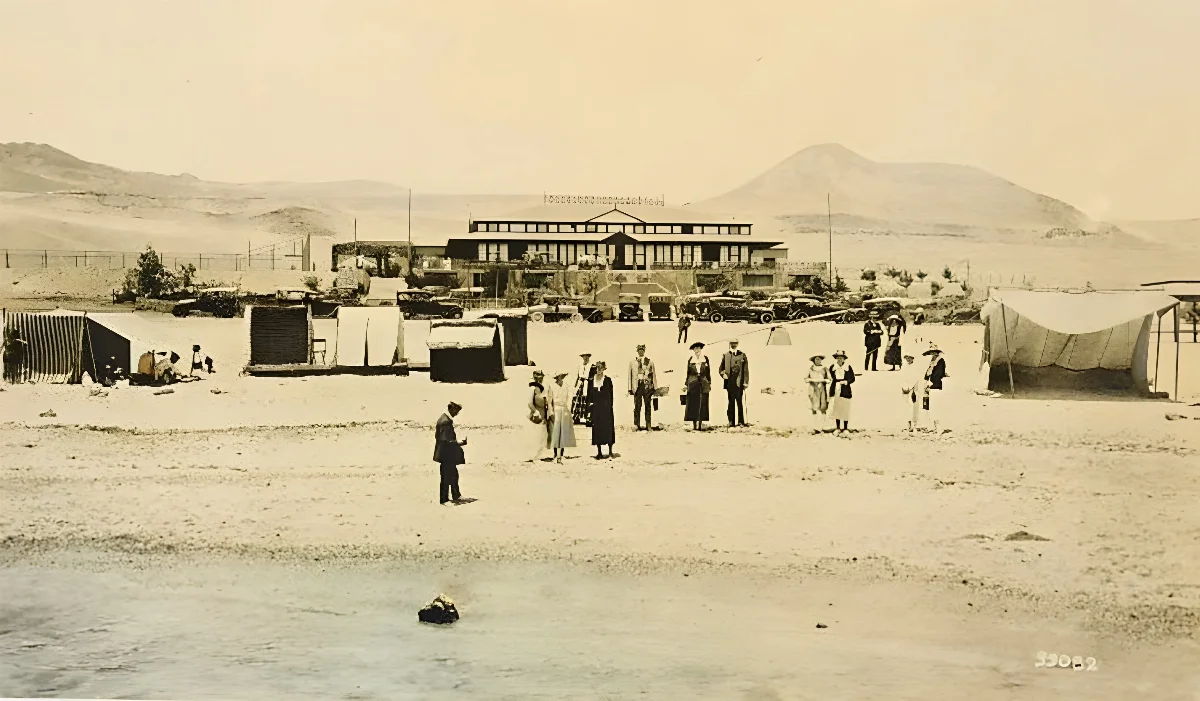 Automóvil Club de Antofagasta a fines de los años ’20s. — 1920 | Chile de Ayer