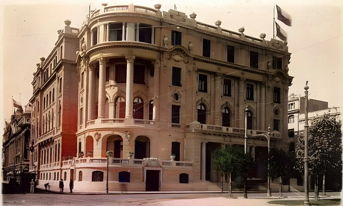Club de la Unión en Alameda, década de 1920. — Casa Central de la Universidad de Chile — 1920 | Chile de Ayer