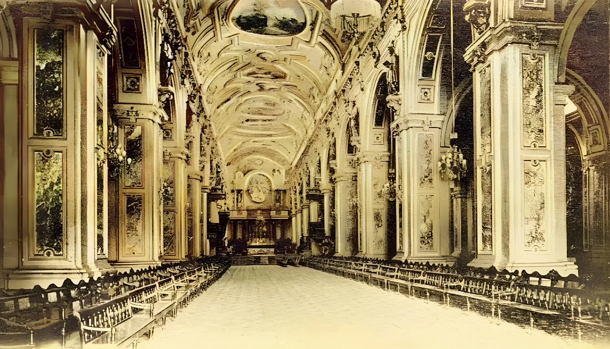 Interior de la Catedral de Santiago, años 20. — Plaza de Armas de Santiago — 1920 | Chile de Ayer