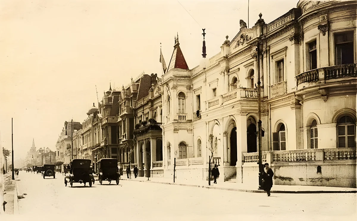 Alameda de Santiago a principios de Siglo XX. — 1900 | Chile de Ayer