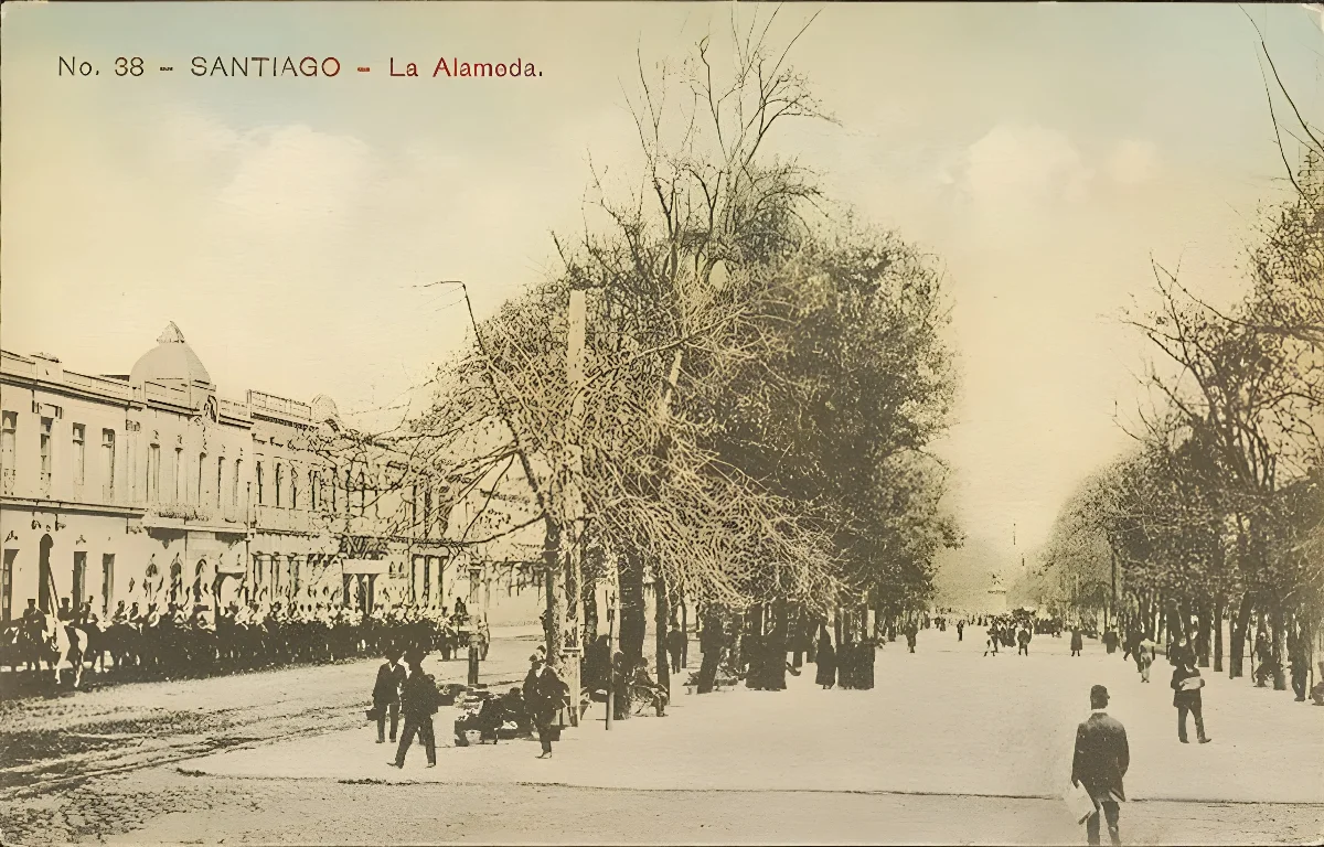 Alameda y su bandejón central, a principios de Siglo XX — 1900 | Chile de Ayer