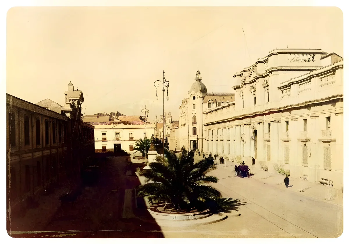 La Moneda frente al Ministerio de Guerra y marina en 1916 — Palacio de La Moneda — 1916 | Chile de Ayer