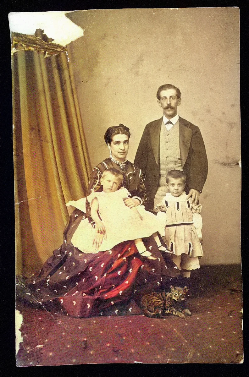 Retrato de Don Melchor Concha y Toro junto a Emiliana Subercaseaux, ca. 1870 — 1870 | Chile de Ayer