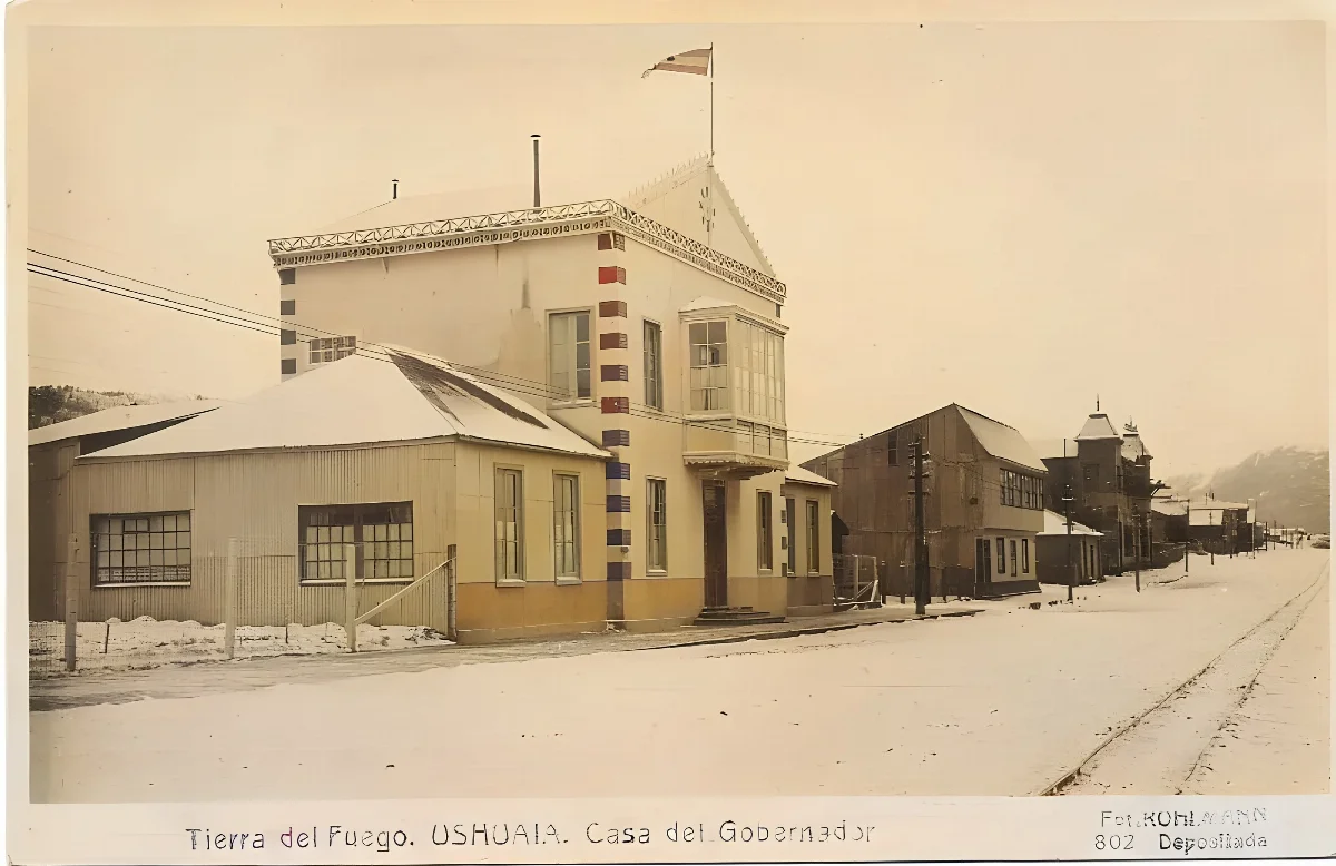 Casa del Gobernador, Tierra del Fuego, Ushunia, década 1920 — Casa de Gobierno de Tierra del Fuego — 1920 | Chile de Ayer