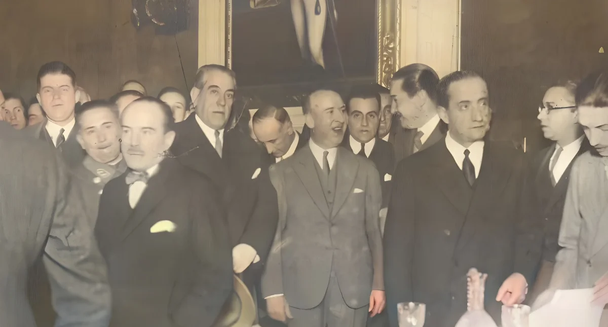 Golpe de Estado del 4 de junio de 1932: Junta de Gobierno en La Moneda — aprox. 1932 | Chile de Ayer