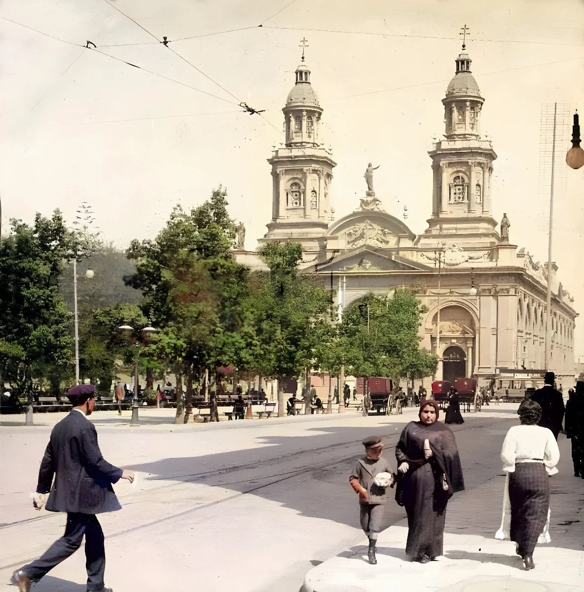 Plaza de Armas y Catedral de Santiago en 1910 — Plaza de Armas de Santiago — 1910 | Chile de Ayer