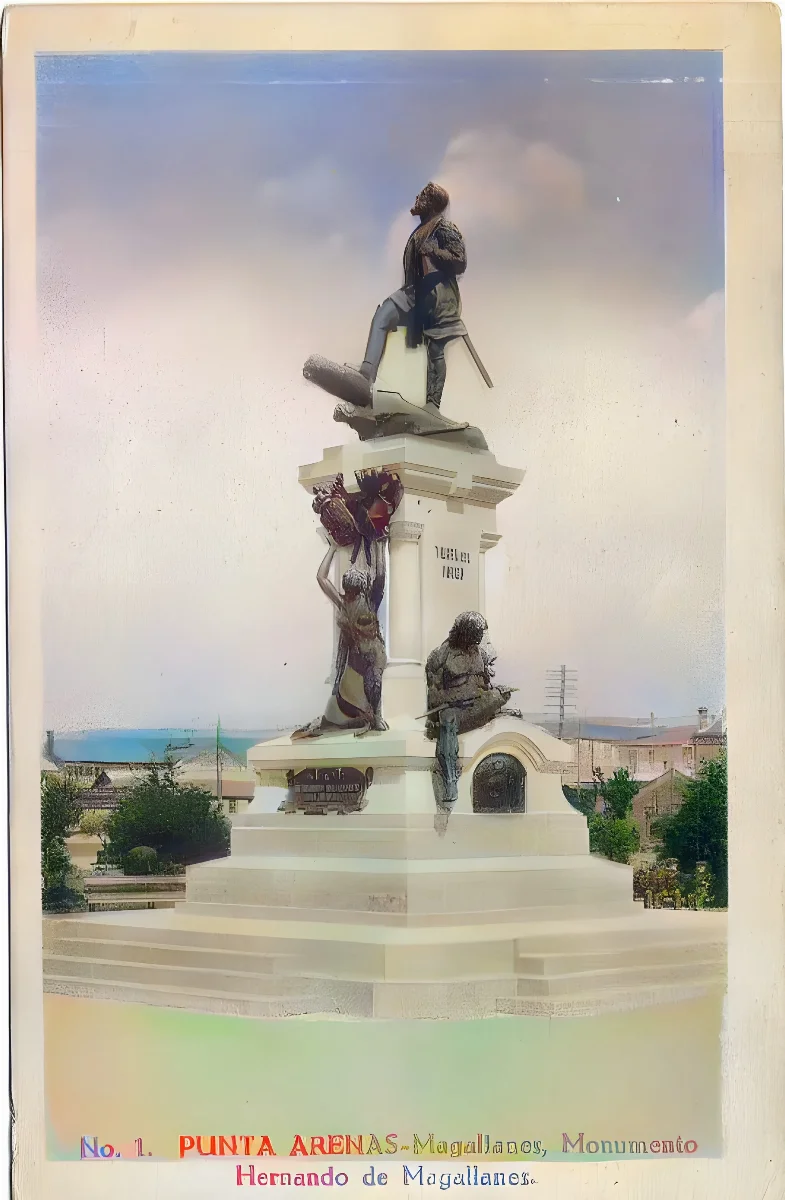 Monumento a Hernando de Magallanes en Punta Arenas años 20 — Plaza Muñoz Gamero — 1920 | Chile de Ayer