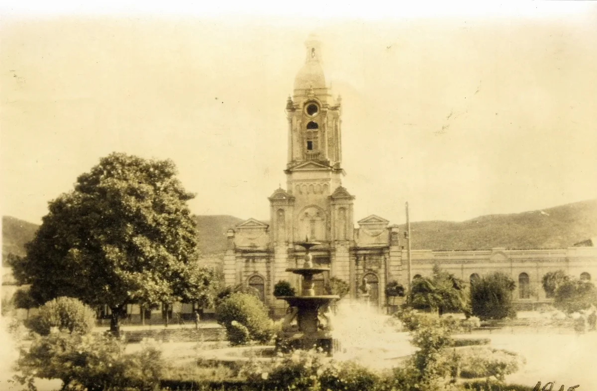 Plaza e Iglesia de Angol en 1915 — Plaza de Angol — 1915 | Chile de Ayer