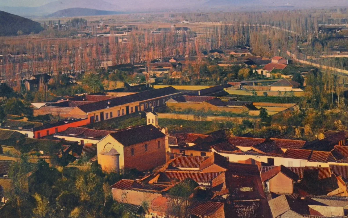 Santiago hacia el oriente en 1860 — Calle Victoria Subercaseaux — 1860 | Chile de Ayer