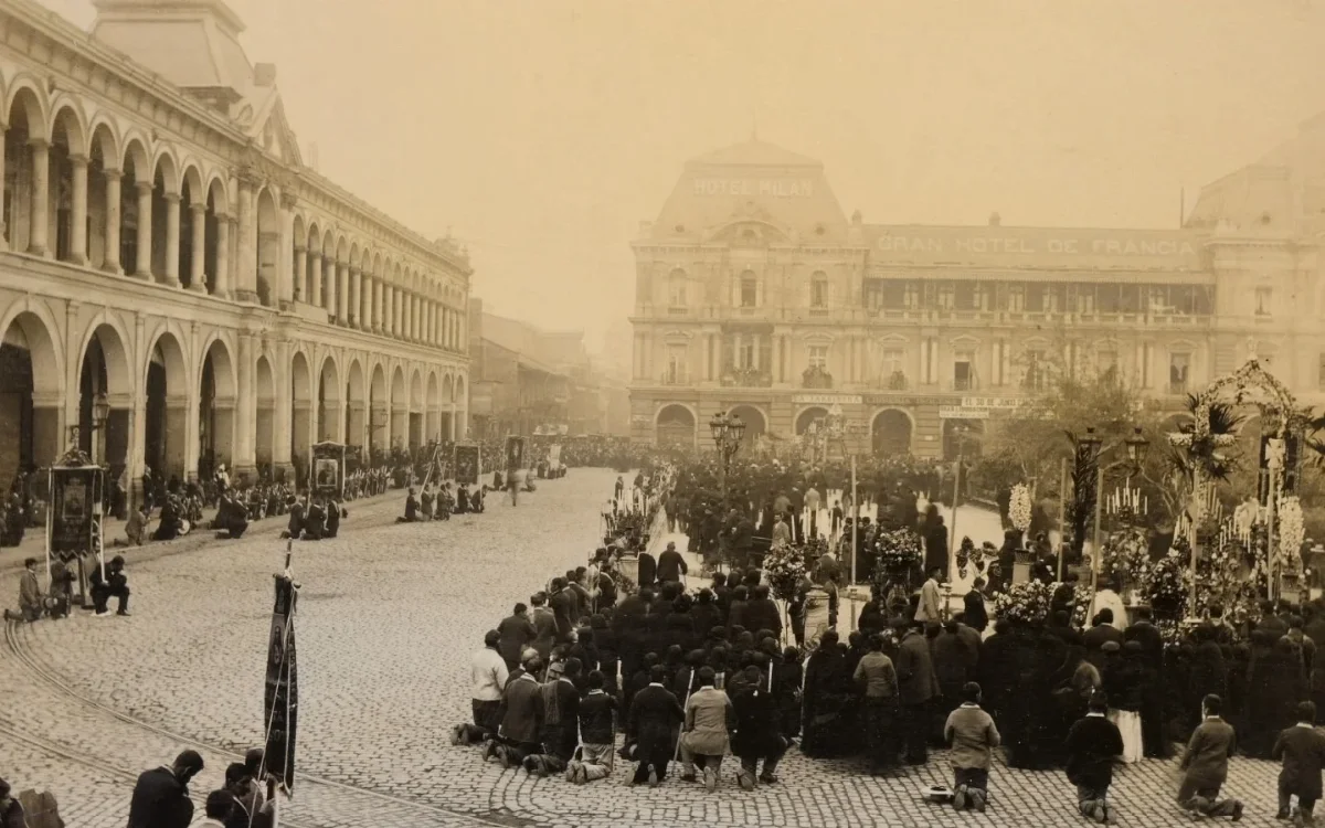 Plaza de Armas en 1890 — Plaza de Armas de Santiago — 1890 | Chile de Ayer