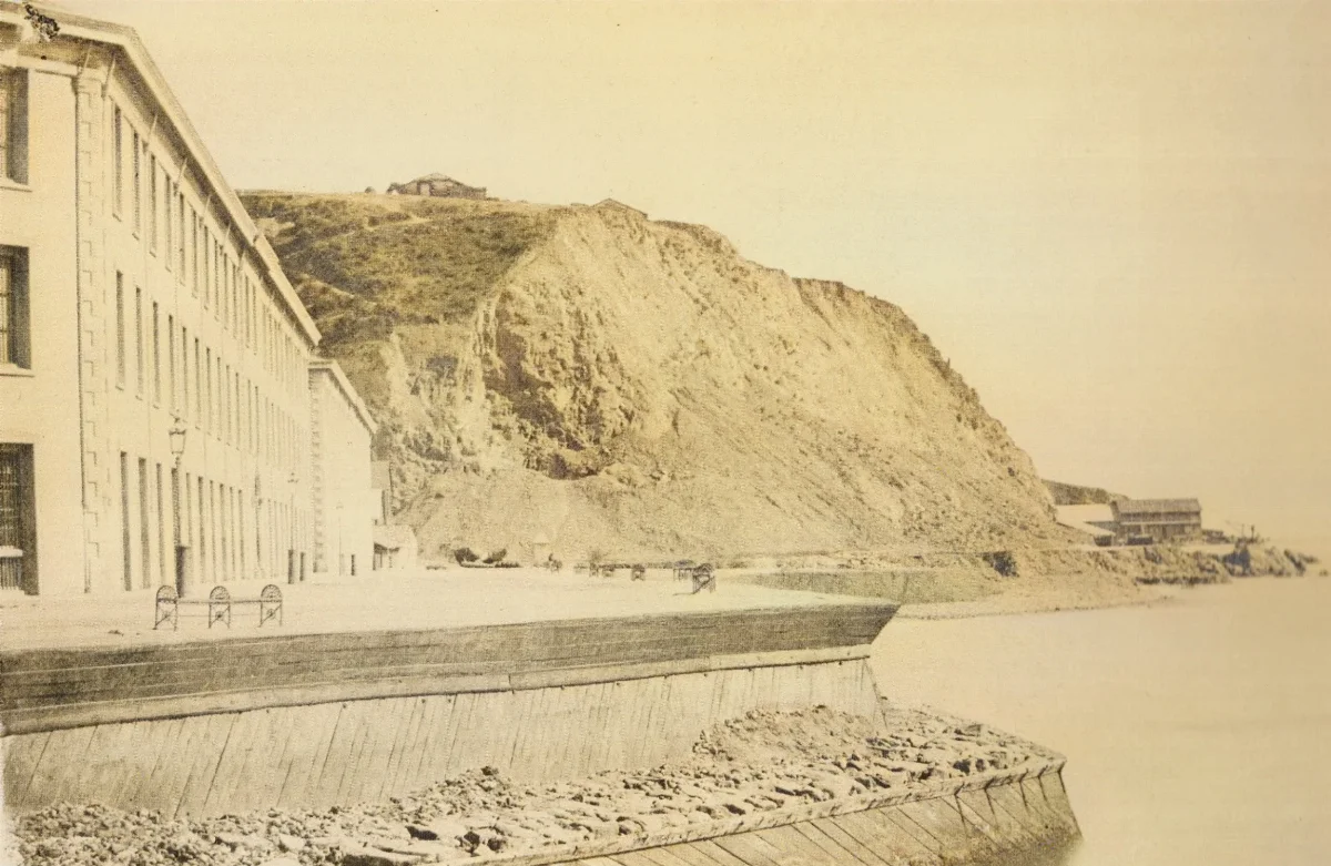 Almacenes Fiscales de Valparaiso año 1864 — Almacenes Fiscales de Valparaíso — 1864 | Chile de Ayer