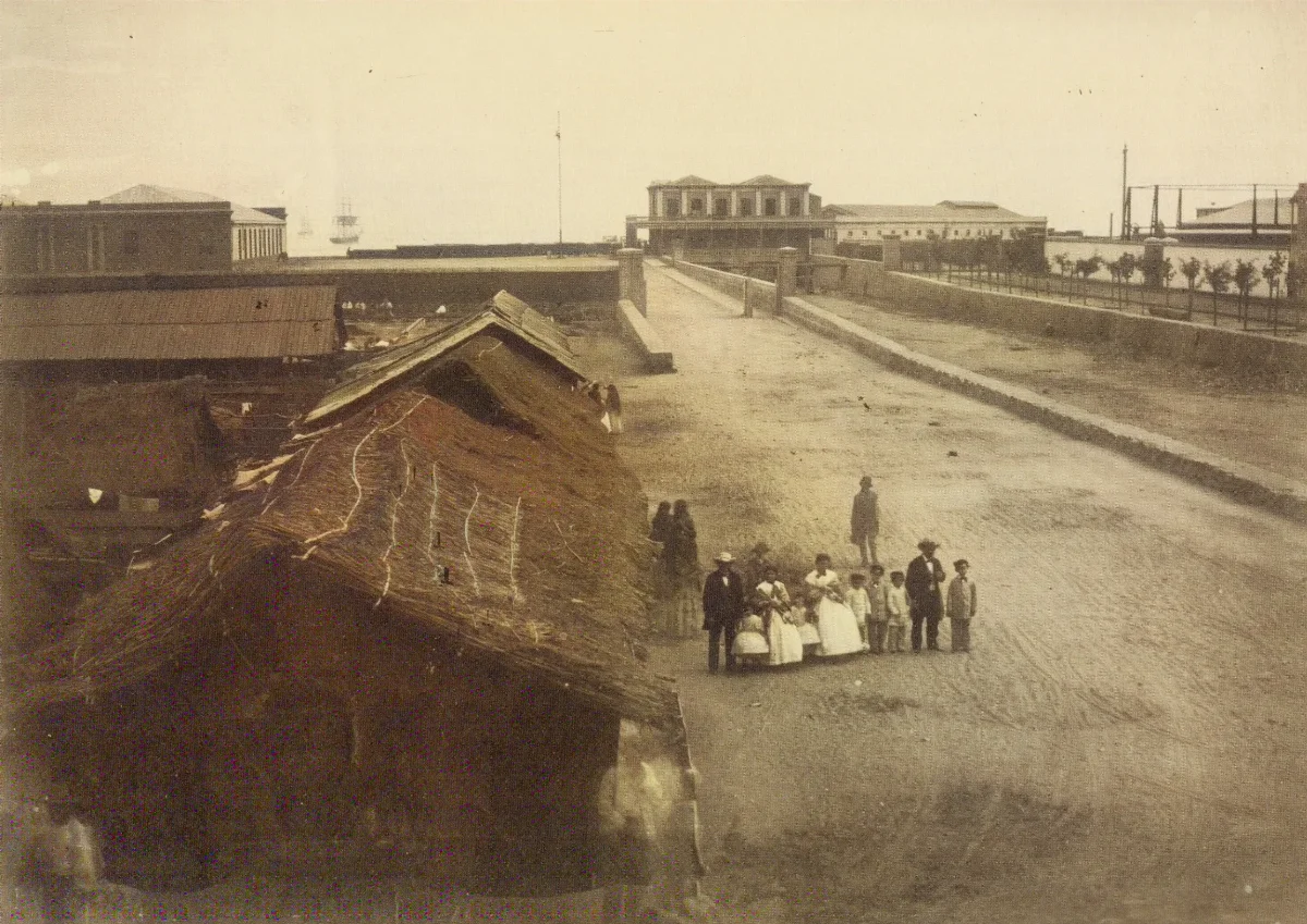 Estación de Ferrocarriles de Valparaíso año 1864 — Estación Puerto — 1864 | Chile de Ayer