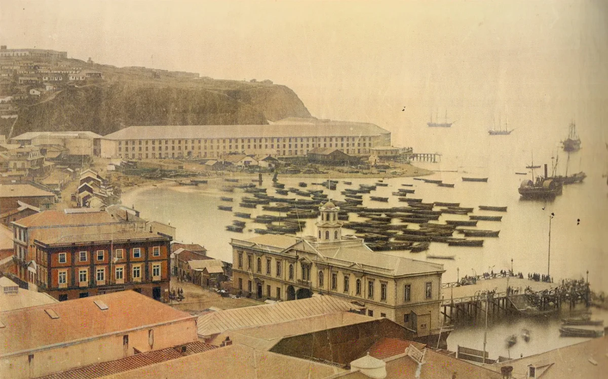 La Bolsa y Almacenes fiscales en Valparaíso año 1864 — Plaza Sotomayor — 1864 | Chile de Ayer