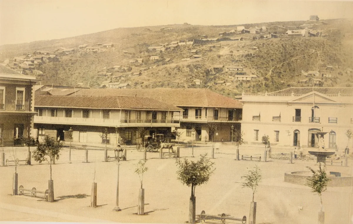 Plaza de la Victoria en Valparaíso año 1864 — Plaza de la Victoria — 1864 | Chile de Ayer