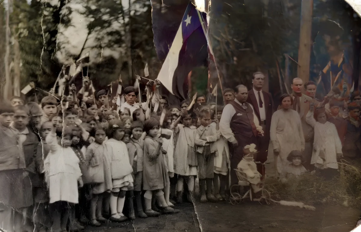 Escuela El Límite, Futaleufú en 1920 — 1920 | Chile de Ayer