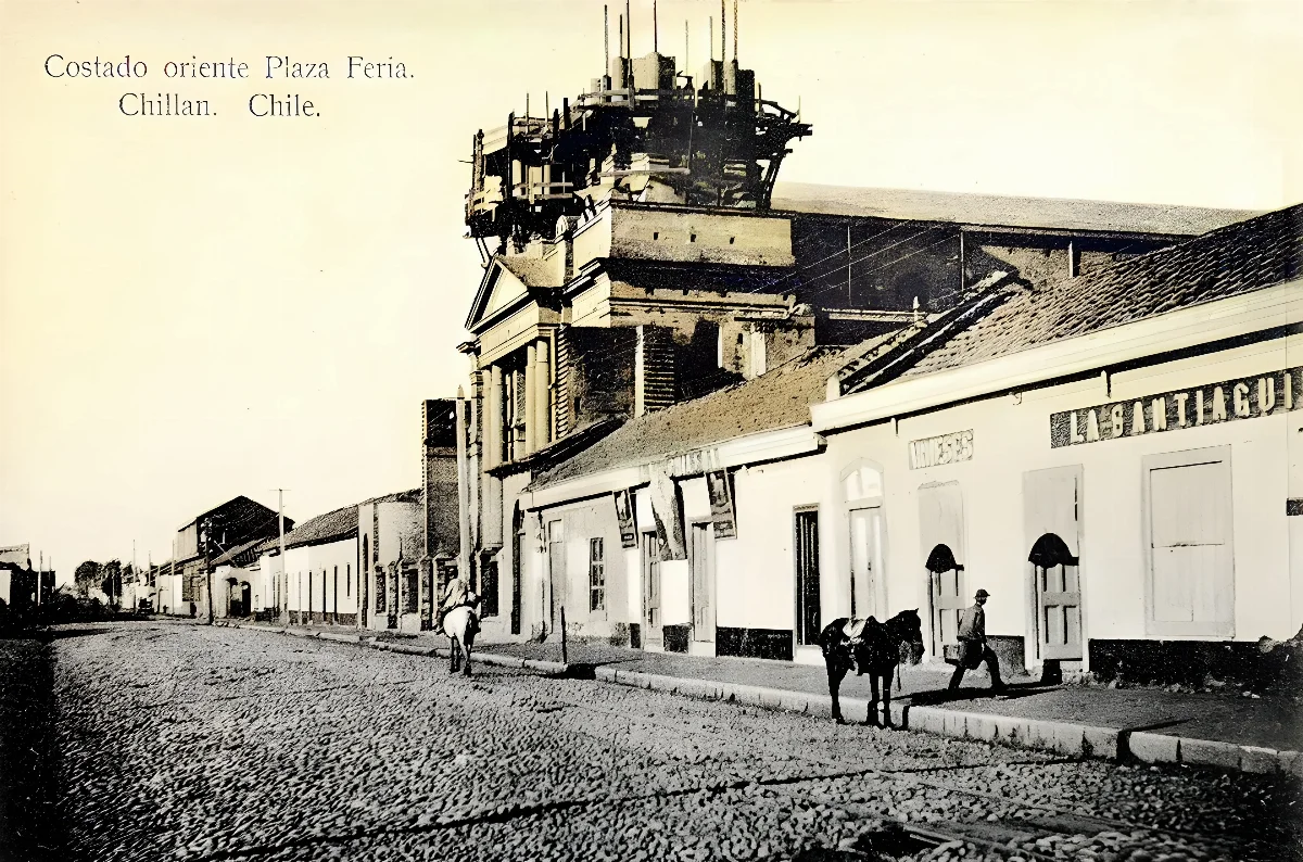 Costado oriente Plaza Feria de Chillán ca. 1915 — Iglesia de La Merced — 1915 | Chile de Ayer