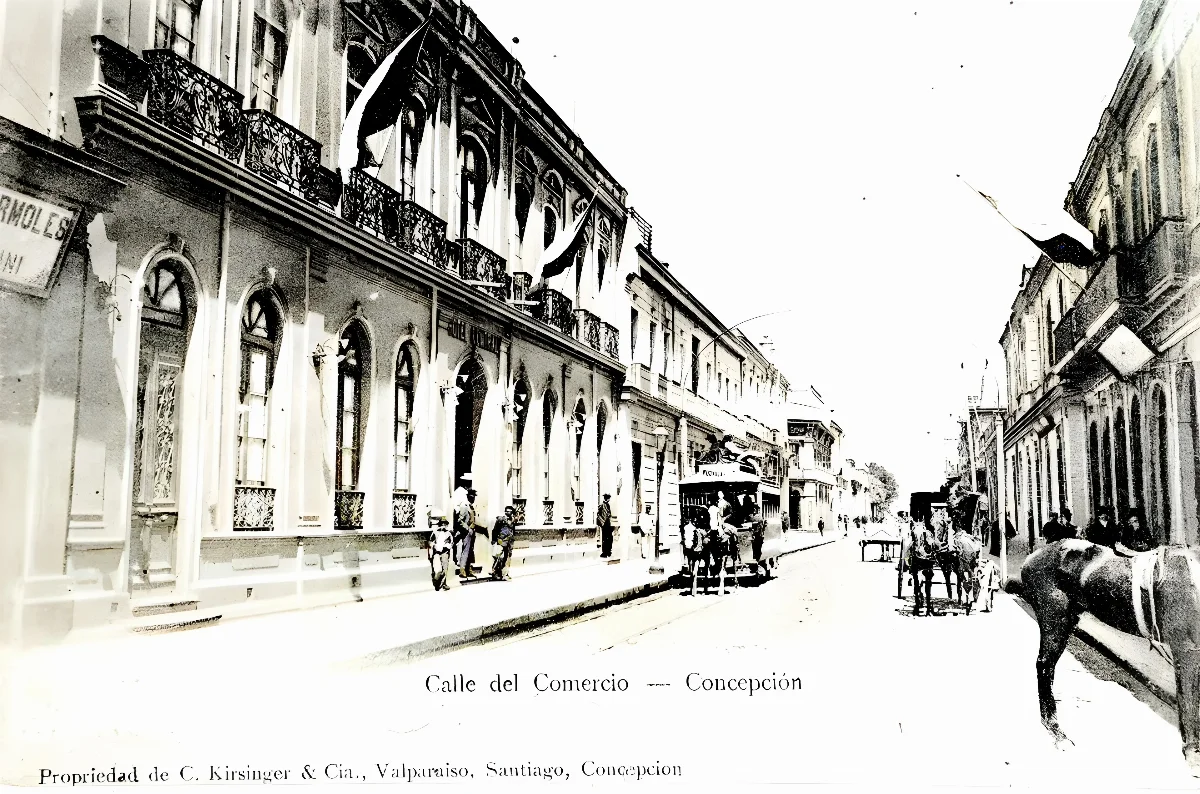 Calle del Comercio de  circa. 1900 — Calle del Comercio — 1900 | Chile de Ayer