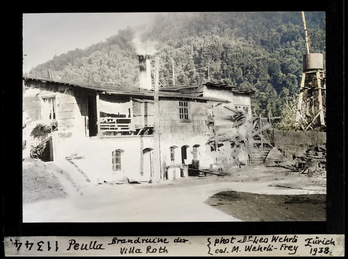 Diapositiva coloreada de Peulla: lavanderia (Brandruche) de Villa Roth, 1938 — aprox. 1938–1940 | Chile de Ayer