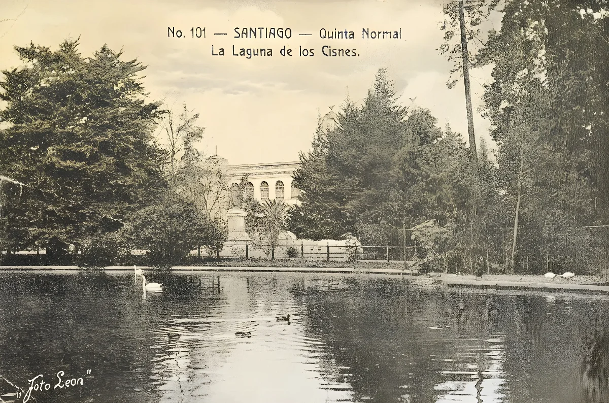 Laguna de la Quinta Normal en 1913 — Parque Quinta Normal — 1913 | Chile de Ayer