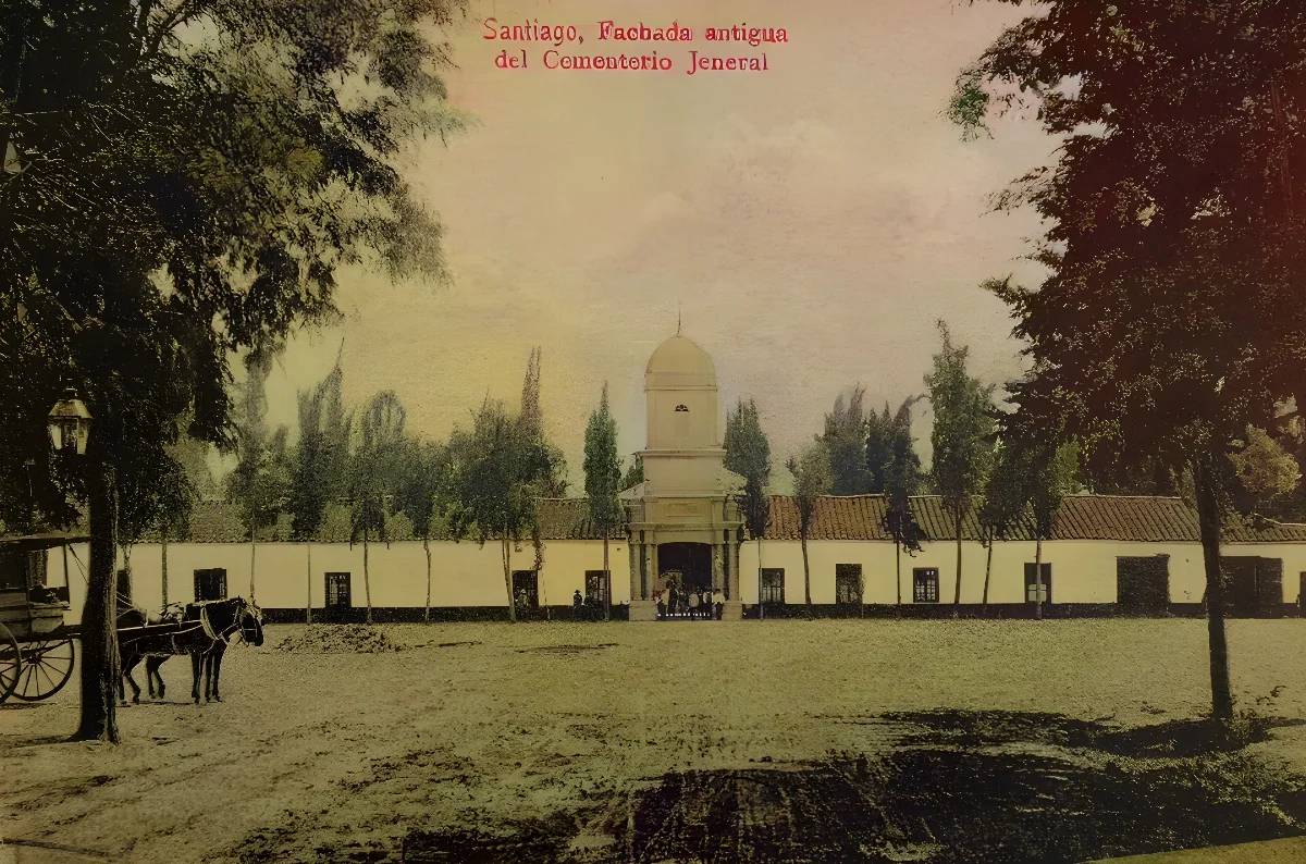 Acceso Cementerio General de Santiago ca. 1900 — Cementerio General de Santiago — 1900 | Chile de Ayer