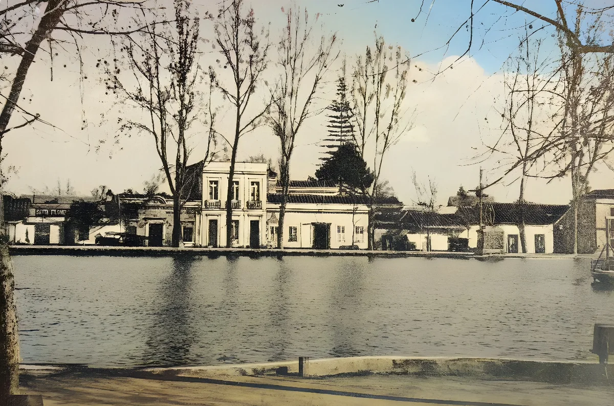 Laguna de Parque Forestal circa. 1915 — Laguna del Parque Forestal — 1915 | Chile de Ayer