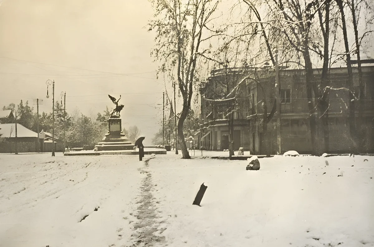 Plaza Italia nevada en 1912 — Plaza Baquedano — 1912 | Chile de Ayer