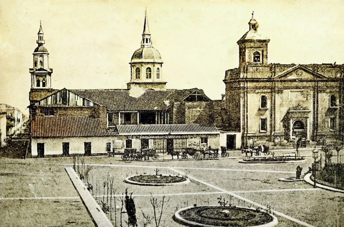 Plaza de Armas, vista de las torres de la Compañía, 1860 — Plaza de Armas de Santiago — 1860 | Chile de Ayer