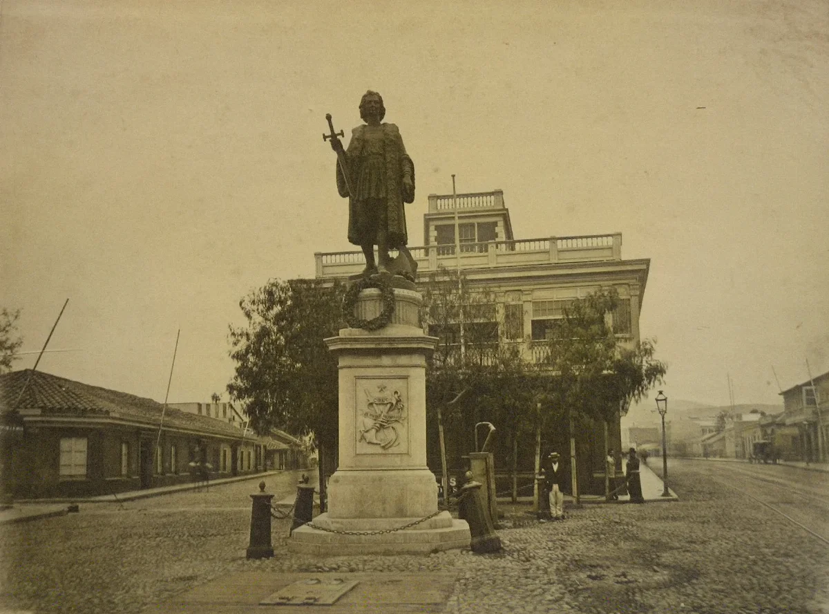 Valparaíso, Monumento a Cristobal Colón en 1880 — 1880 | Chile de Ayer