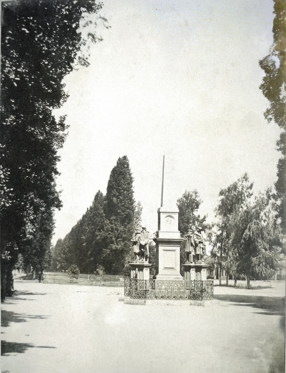 Obelisco de la Alameda en 1880 — Colegio de los Sagrados Corazones de la Alameda — 1880 | Chile de Ayer