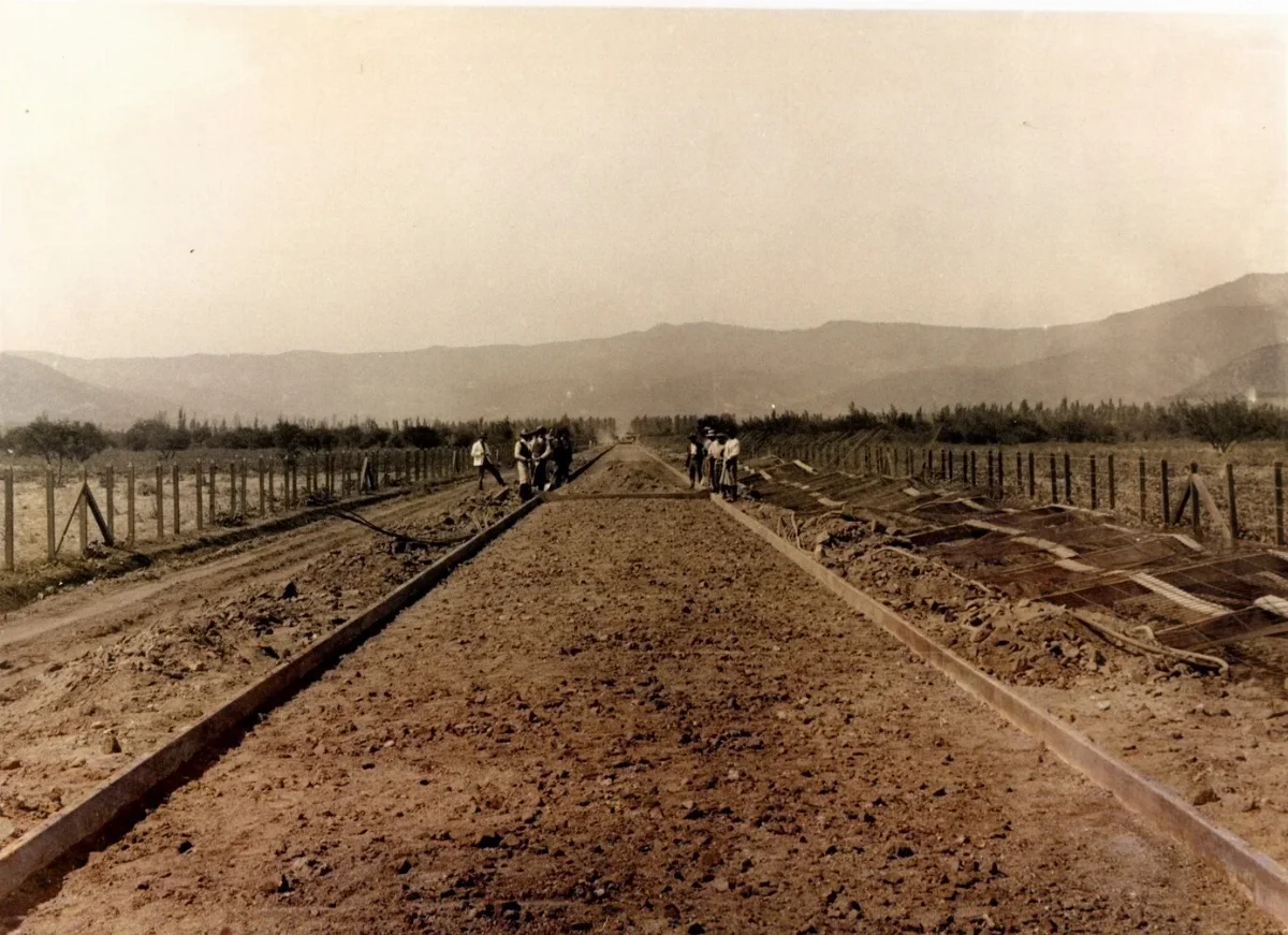 Construcción de camino ca. 1915 — Camino Marruecos — 1915 | Chile de Ayer